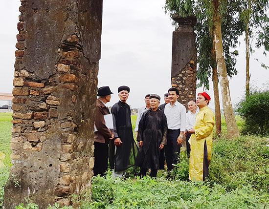 Chính quyền và nhân dân làng Giáo Ái (xã Điện Hồng, Điện Bàn) đang nỗ lực chung tay phục dựng đình làng Giáo Ái từ nguồn lực xã hội hóa.  Ảnh: BÍCH LIÊN